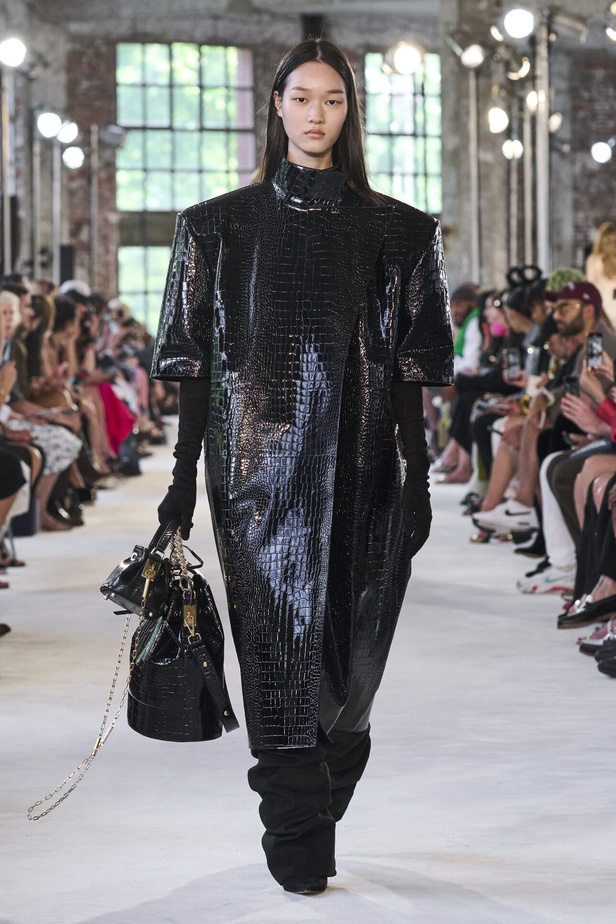 مجموعة Alexandre Vauthier للهوت كوتور 2022 ابداع وألوان وفخامة