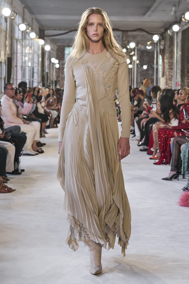 مجموعة Alexandre Vauthier للهوت كوتور 2022 ابداع وألوان وفخامة