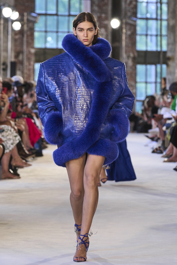 مجموعة Alexandre Vauthier للهوت كوتور 2022 ابداع وألوان وفخامة