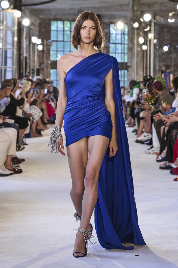 مجموعة Alexandre Vauthier للهوت كوتور 2022 ابداع وألوان وفخامة