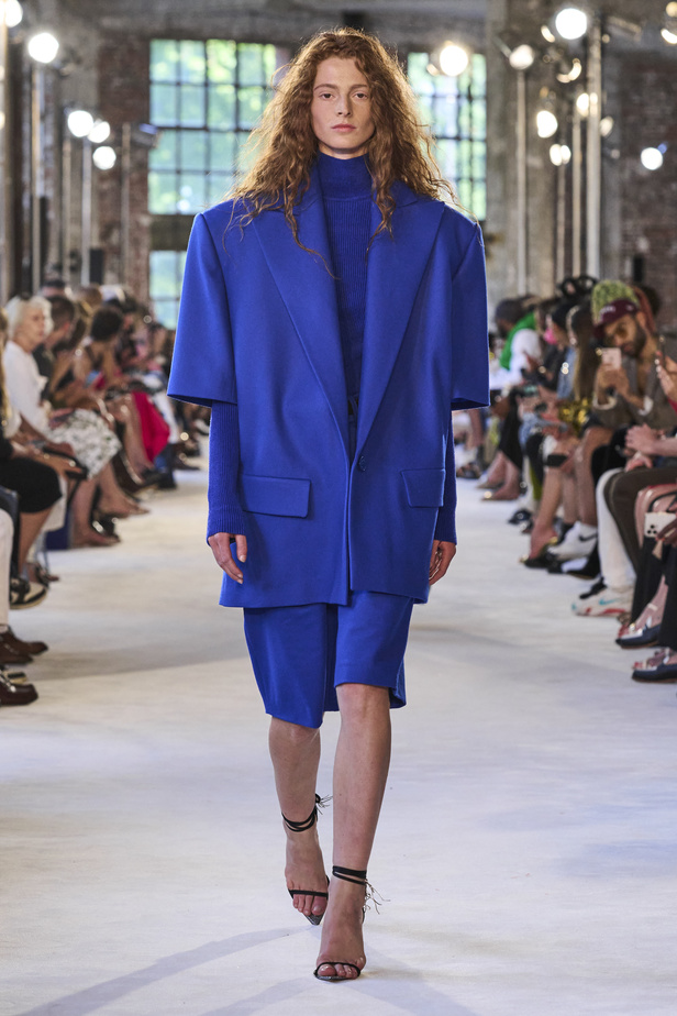 مجموعة Alexandre Vauthier للهوت كوتور 2022 ابداع وألوان وفخامة