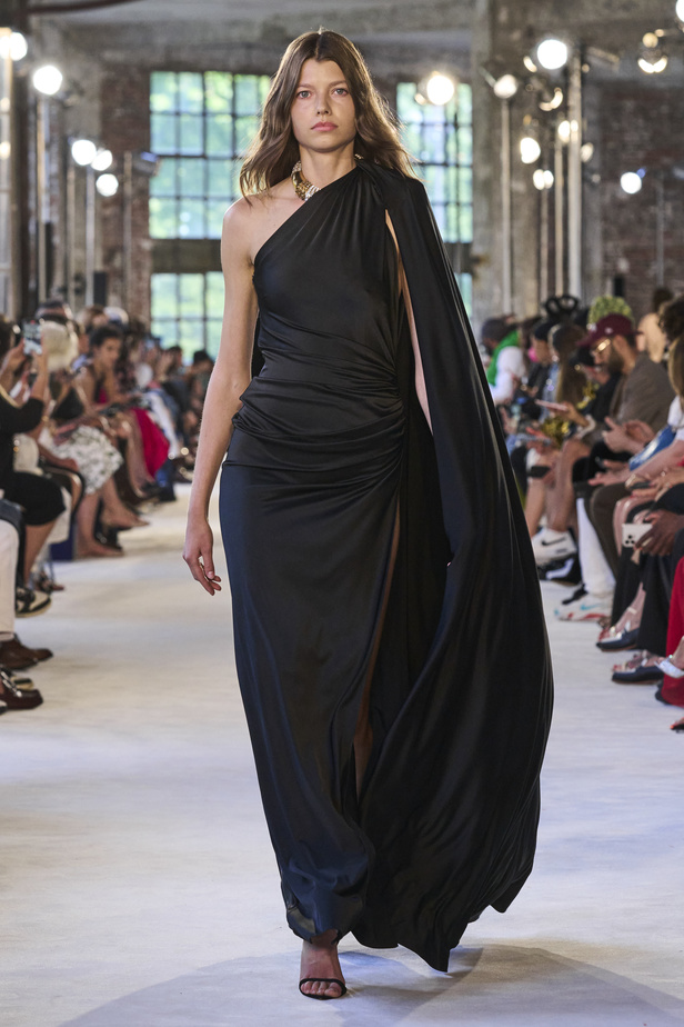 مجموعة Alexandre Vauthier للهوت كوتور 2022 ابداع وألوان وفخامة