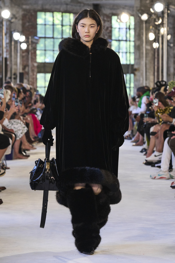 مجموعة Alexandre Vauthier للهوت كوتور 2022 ابداع وألوان وفخامة