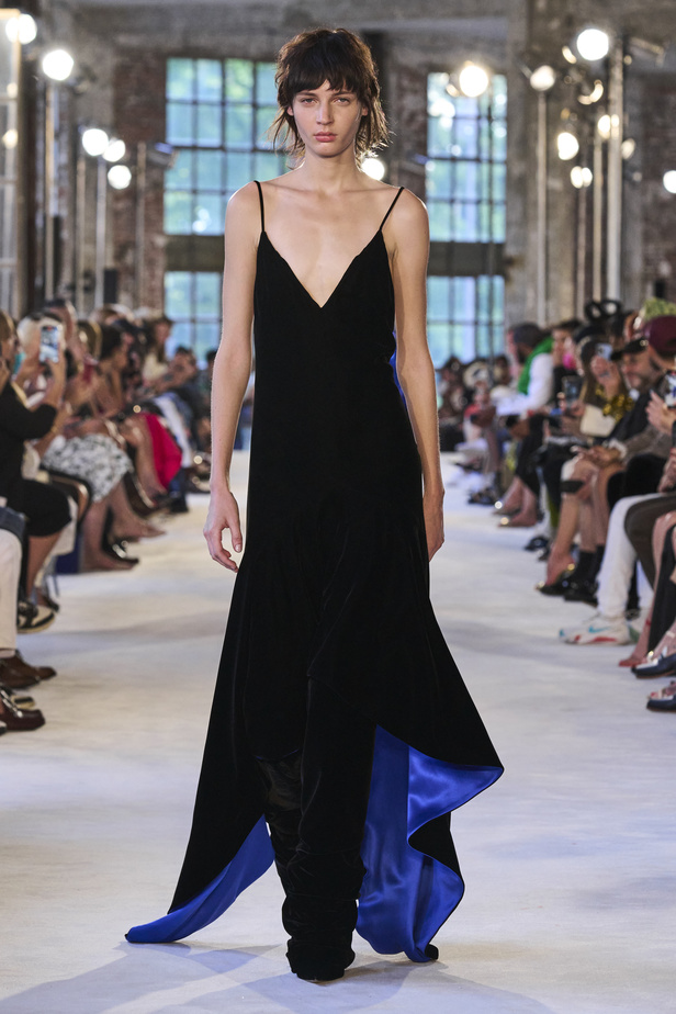 مجموعة Alexandre Vauthier للهوت كوتور 2022 ابداع وألوان وفخامة