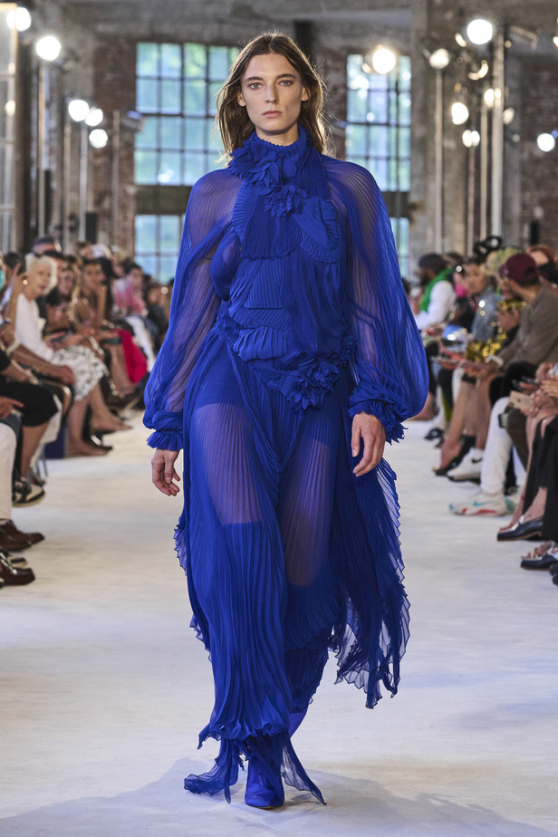 مجموعة Alexandre Vauthier للهوت كوتور 2022 ابداع وألوان وفخامة