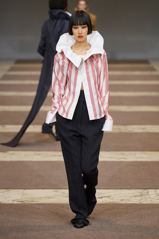 مجموعة Viktor & Rolf للأزياء الراقية 2022 تجسّد القوّة بلمسة عصرية 