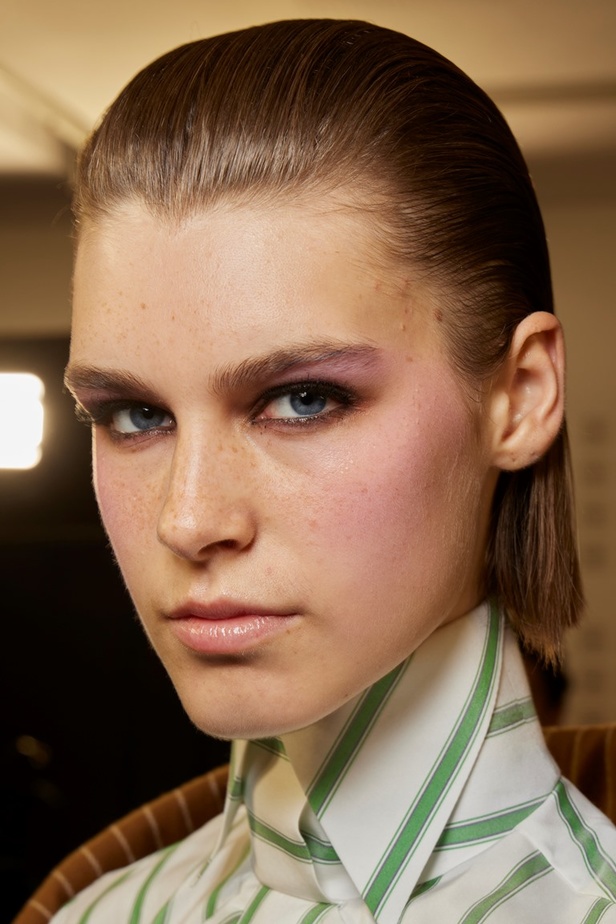 مجموعة Viktor & Rolf للأزياء الراقية 2022 تجسّد القوّة بلمسة عصرية 