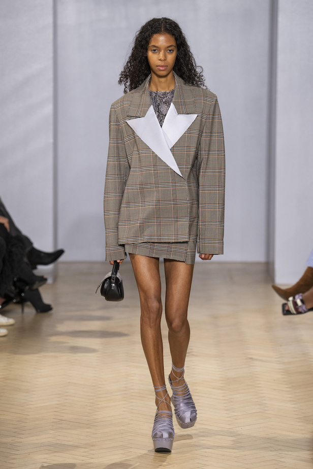 من مجموعة 16Arlington لموسم ربيع وصيف 2023