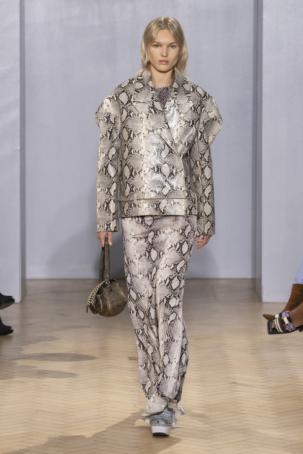 من مجموعة 16Arlington لموسم ربيع وصيف 2023