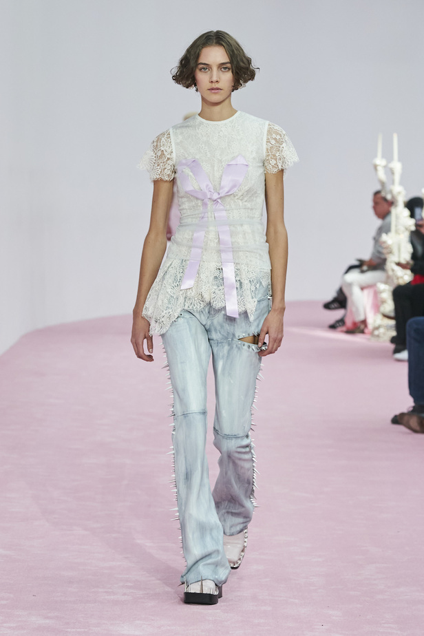 من مجموعة Acne Studios لموسم ربيع وصيف 2023