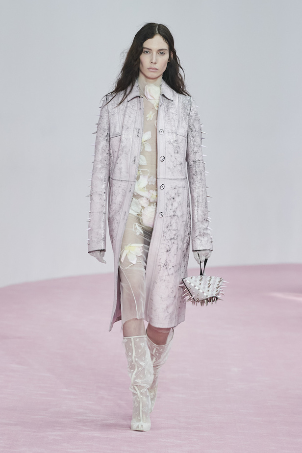 من مجموعة Acne Studios لموسم ربيع وصيف 2023