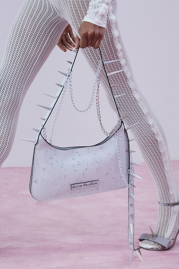 مجموعة Acne Studios لموسم ربيع وصيف 2023