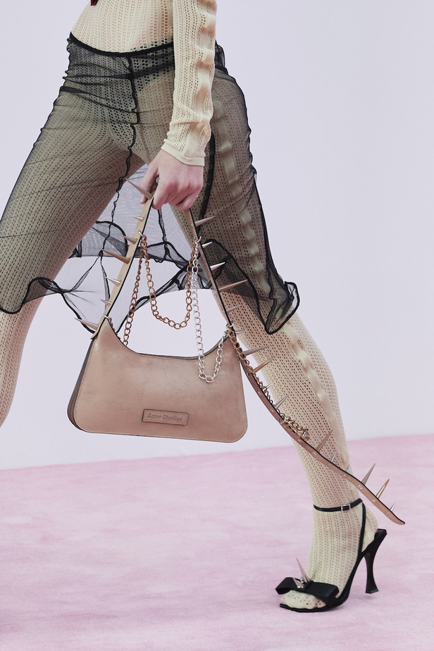 مجموعة Acne Studios لموسم ربيع وصيف 2023