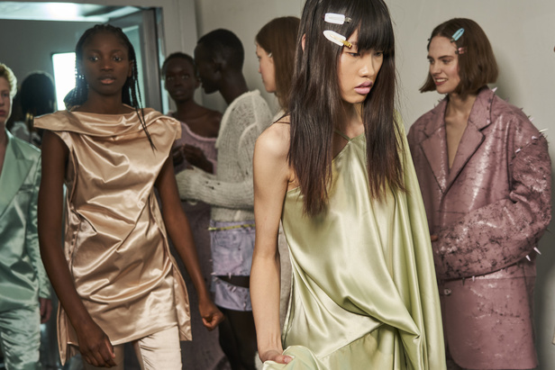 مجموعة Acne Studios لموسم ربيع وصيف 2023