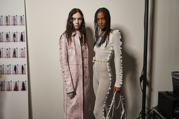 مجموعة Acne Studios لموسم ربيع وصيف 2023