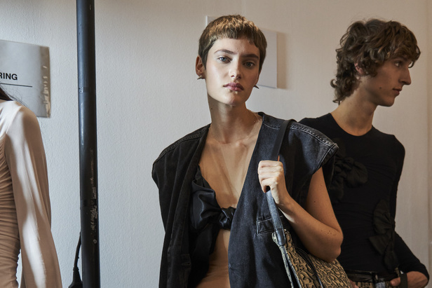 مجموعة Acne Studios لموسم ربيع وصيف 2023