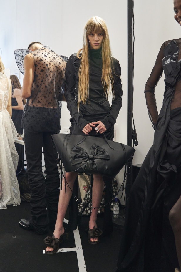 مجموعة Acne Studios لموسم ربيع وصيف 2023