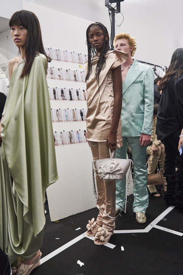 مجموعة Acne Studios لموسم ربيع وصيف 2023