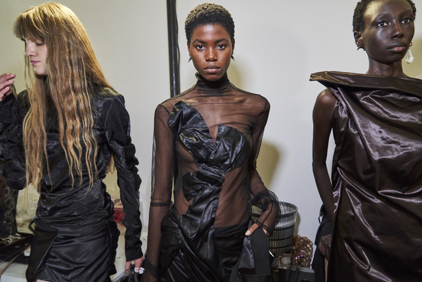 مجموعة Acne Studios لموسم ربيع وصيف 2023