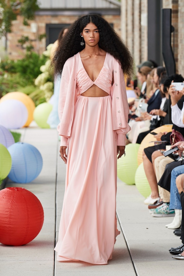 مجموعة دار ADEAM لربيع وصيف 2023 مهرجان صيفيّ يحتفل بالألوان والقصات