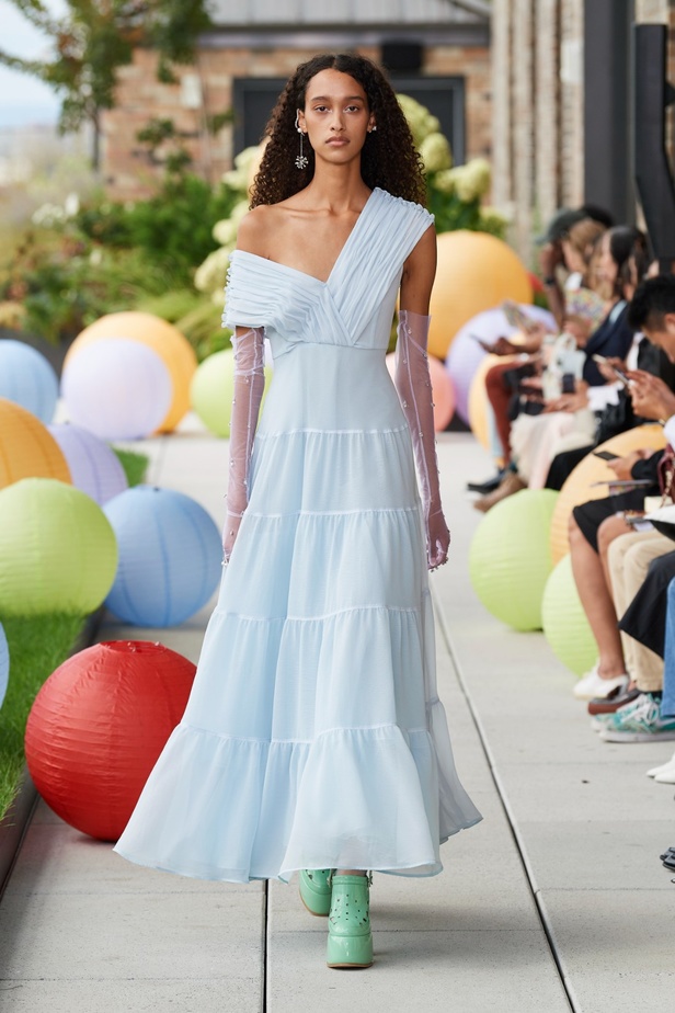 مجموعة دار ADEAM لربيع وصيف 2023 مهرجان صيفيّ يحتفل بالألوان والقصات