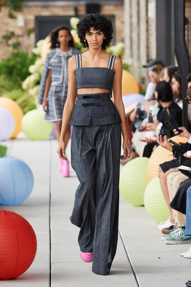 مجموعة دار ADEAM لربيع وصيف 2023 مهرجان صيفيّ يحتفل بالألوان والقصات