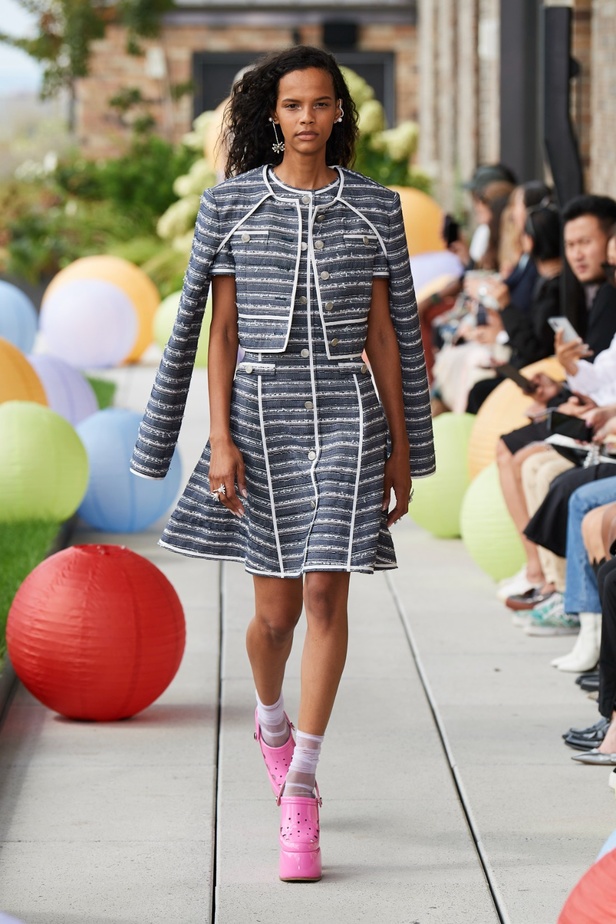 مجموعة دار ADEAM لربيع وصيف 2023 مهرجان صيفيّ يحتفل بالألوان والقصات