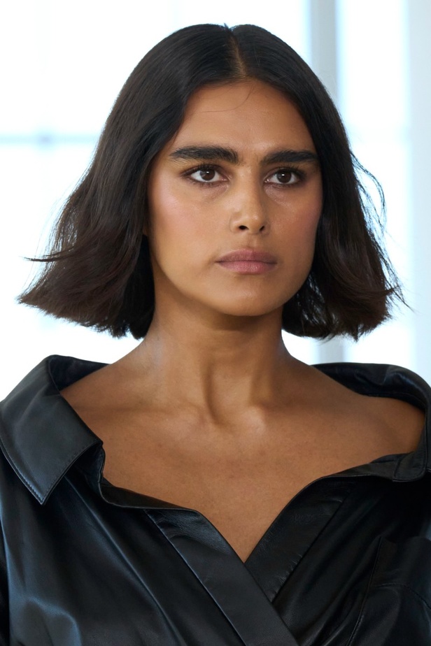 مجموعة Altuzarra لربيع وصيف 2023 تأخذنا في رحلة من التصاميم الرياضية إلى البوهيميا الفاخرة