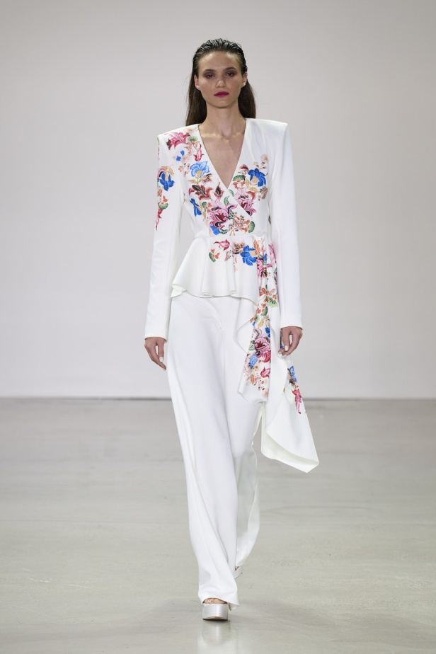 من مجموعة بادلي ميشكا لموسم ربيع وصيف 2023