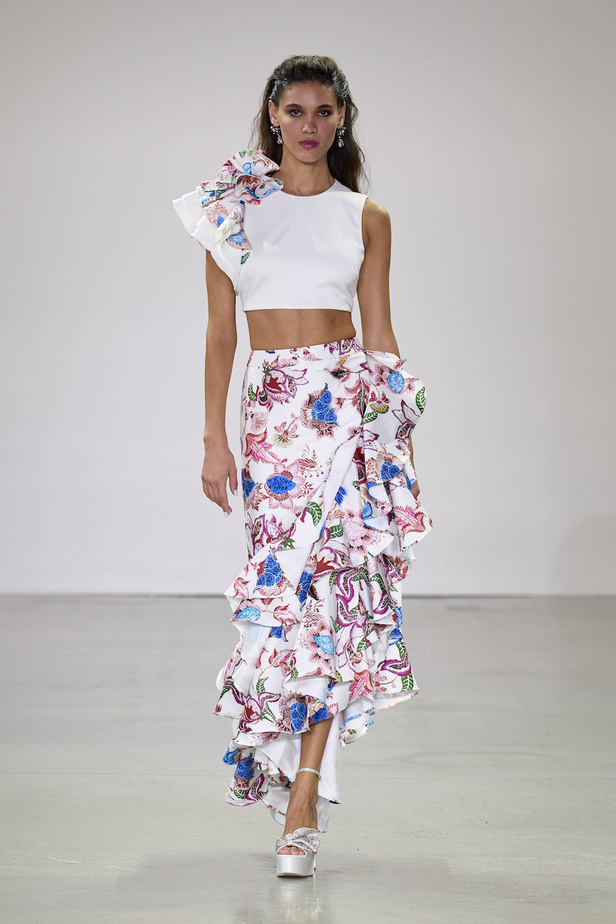 من مجموعة بادلي ميشكا لموسم ربيع وصيف 2023