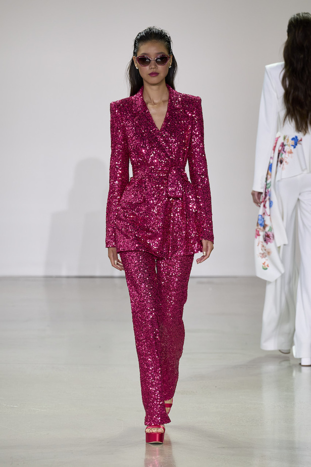 من مجموعة بادلي ميشكا لموسم ربيع وصيف 2023