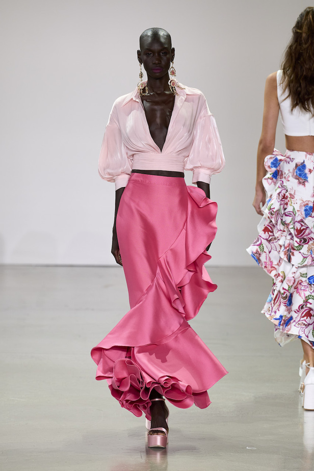 من مجموعة بادلي ميشكا لموسم ربيع وصيف 2023