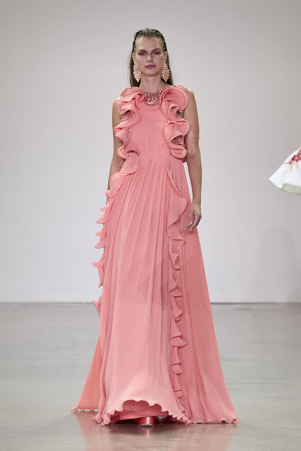 من مجموعة بادلي ميشكا لموسم ربيع وصيف 2023