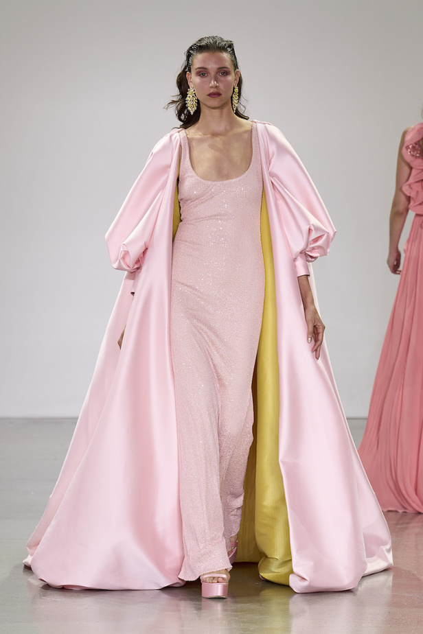 من مجموعة بادلي ميشكا لموسم ربيع وصيف 2023