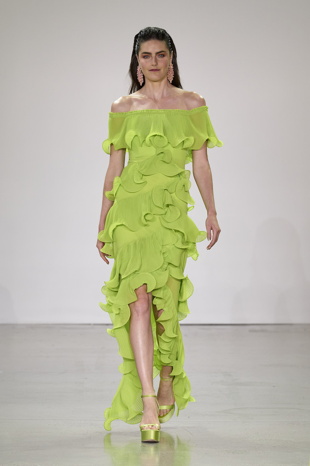 من مجموعة بادلي ميشكا لموسم ربيع وصيف 2023