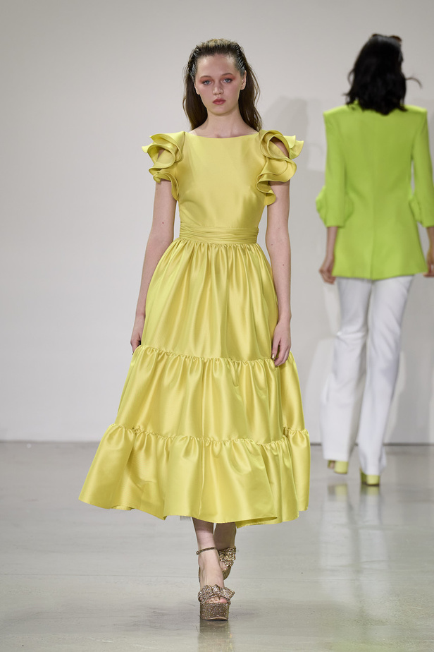 من مجموعة بادلي ميشكا لموسم ربيع وصيف 2023