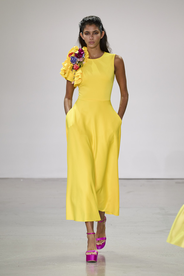 من مجموعة بادلي ميشكا لموسم ربيع وصيف 2023