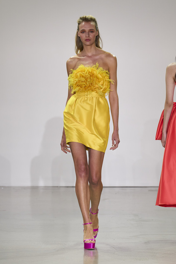 من مجموعة بادلي ميشكا لموسم ربيع وصيف 2023