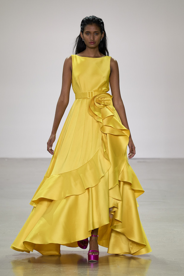 من مجموعة بادلي ميشكا لموسم ربيع وصيف 2023