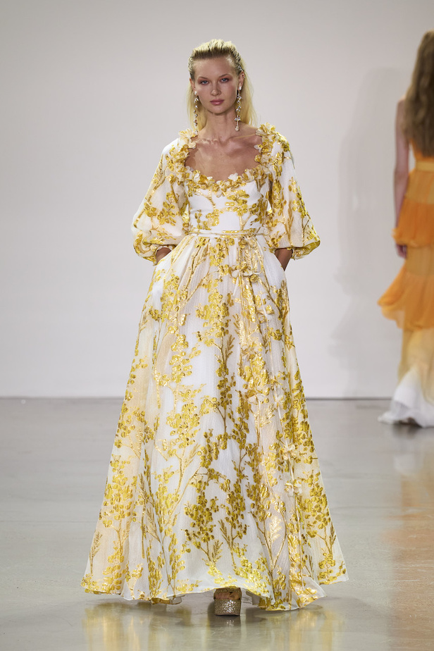 من مجموعة بادلي ميشكا لموسم ربيع وصيف 2023