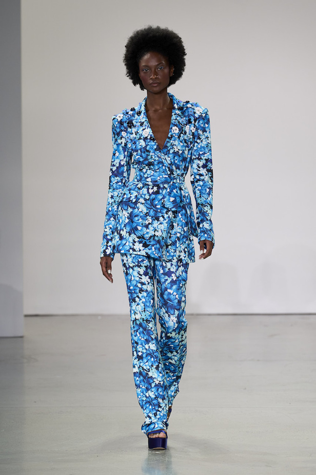 من مجموعة بادلي ميشكا لموسم ربيع وصيف 2023