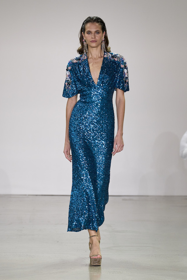 من مجموعة بادلي ميشكا لموسم ربيع وصيف 2023