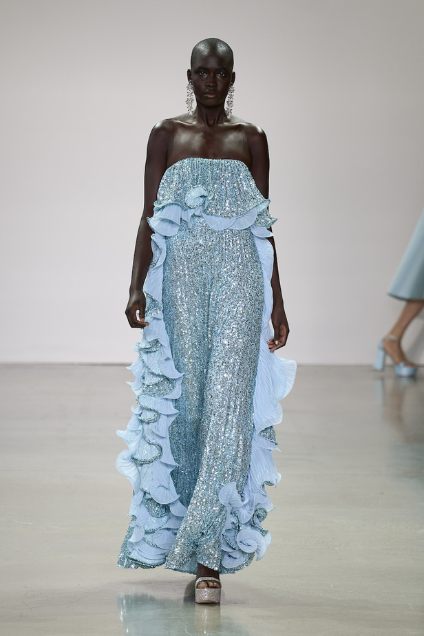 من مجموعة بادلي ميشكا لموسم ربيع وصيف 2023