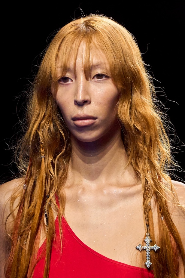 عرض أزياء Blumarine لربيع وصيف 2023 بوحي من حورية البحر     