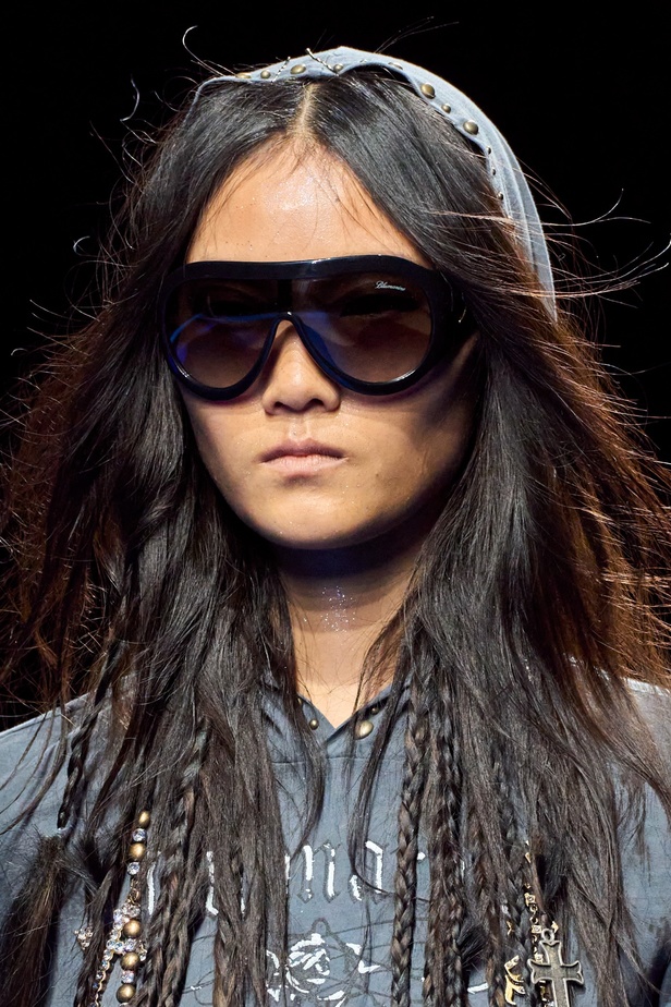 عرض أزياء Blumarine لربيع وصيف 2023 بوحي من حورية البحر     