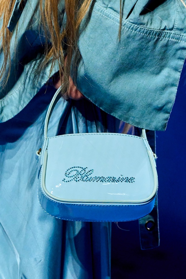 عرض أزياء Blumarine لربيع وصيف 2023 بوحي من حورية البحر     