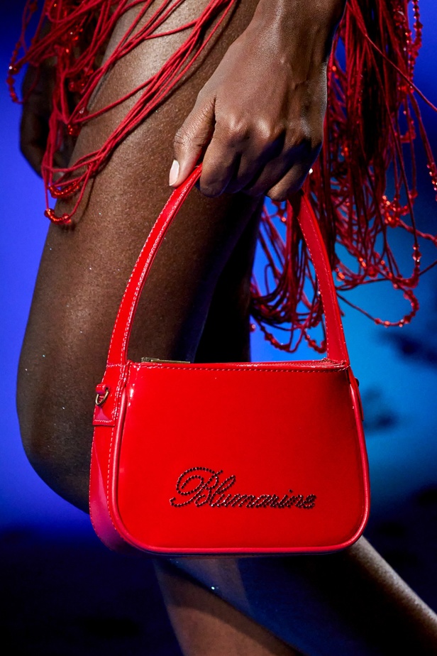 عرض أزياء Blumarine لربيع وصيف 2023 بوحي من حورية البحر     