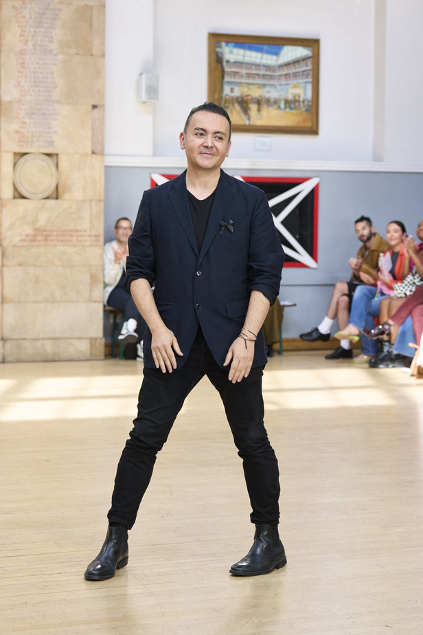 تحية للملكة ورسائل قوّة في عرض Bora Aksu ضمن أسبوع الموضة اللندني