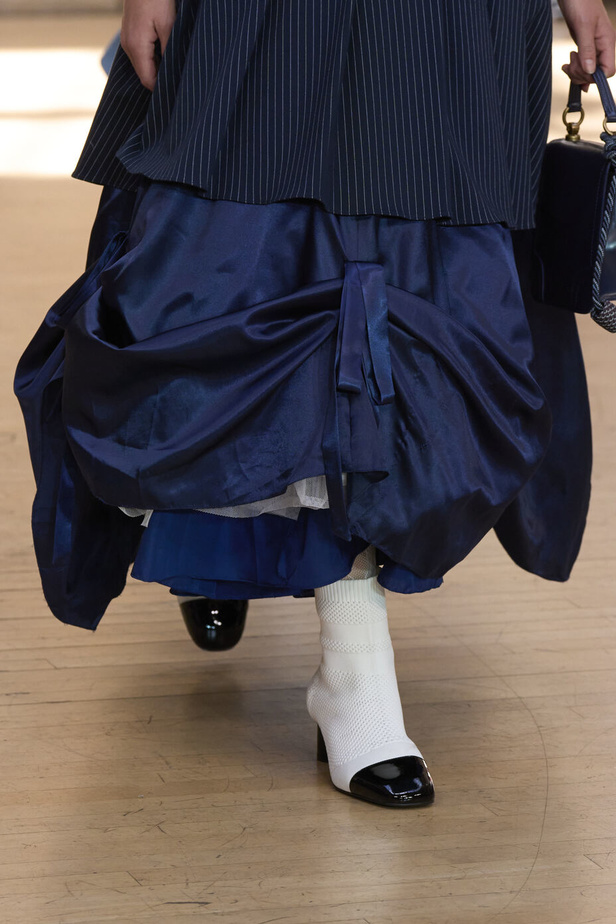 تحية للملكة ورسائل قوّة في عرض Bora Aksu ضمن أسبوع الموضة اللندني