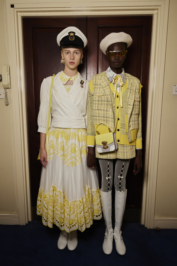 تحية للملكة ورسائل قوّة في عرض Bora Aksu ضمن أسبوع الموضة اللندني